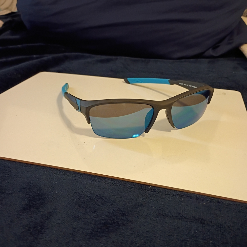 Sleek Black and Blue Men's Sunglasses